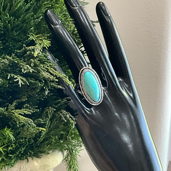 Turquoise Oval Silver Ring 8 - Picture 2 of 6